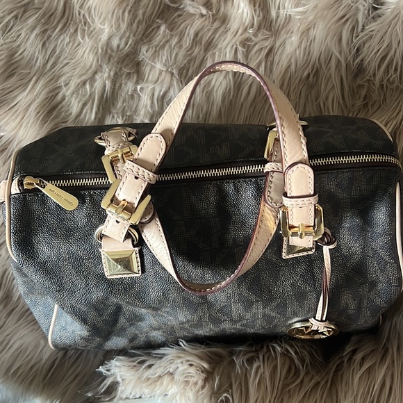 EUC MICHAEL KORS purse - Picture 2 of 5